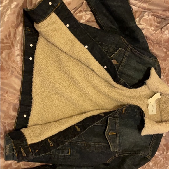 Jean Jacket With Soft Furry Inside Brand New Never Worn - Picture 2 of 3